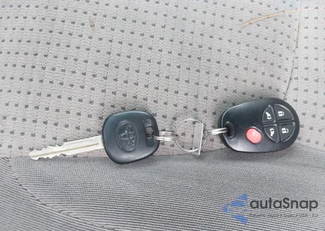 2010 Toyota Sienna Le from USA, damaged, VIN 5TDKK4CC0AS323009